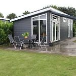Met Vijverzicht *