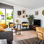 Chalet Met Vijverzicht *