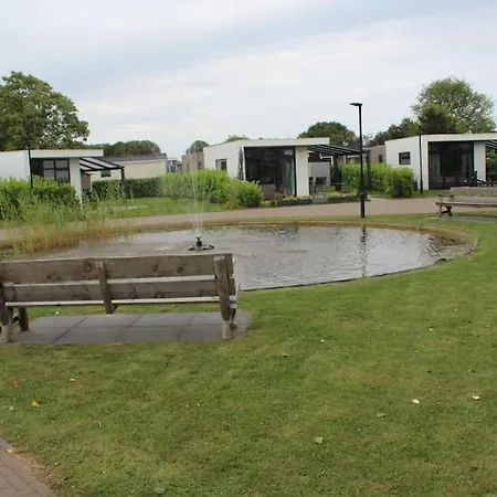 Met Vijverzicht シャレー *