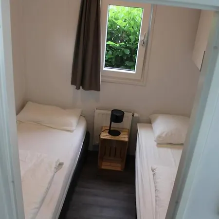 Met Vijverzicht Chalet *