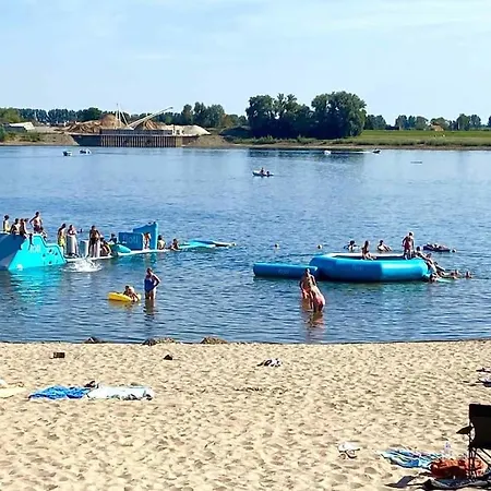 Met Vijverzicht シャレー