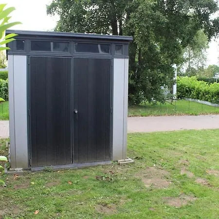 Chalet Met Vijverzicht