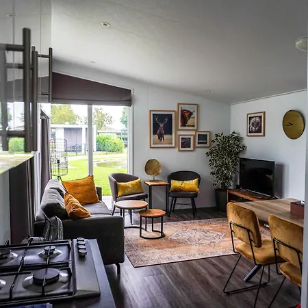 Chalet Met Vijverzicht