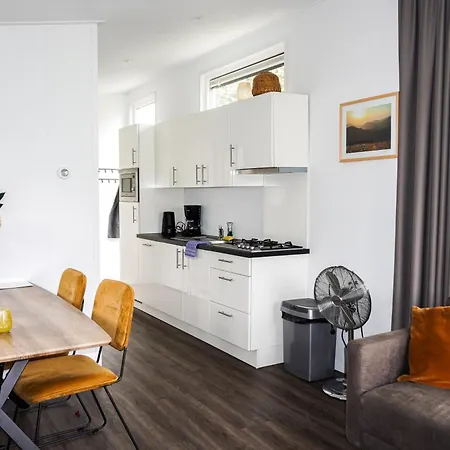 Chalet Met Vijverzicht *