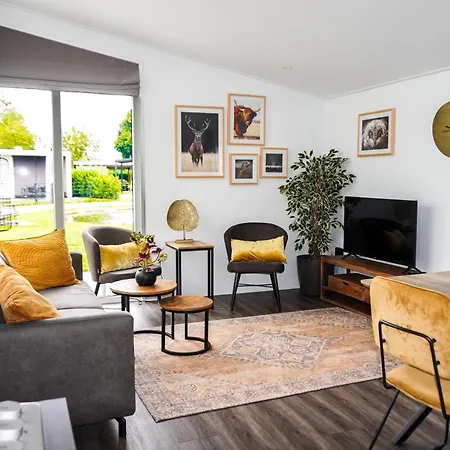 シャレー Met Vijverzicht *