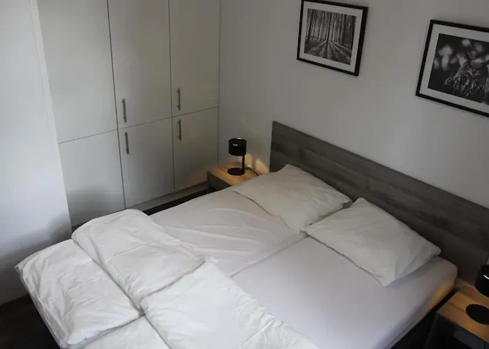 Chalet Met Vijverzicht *