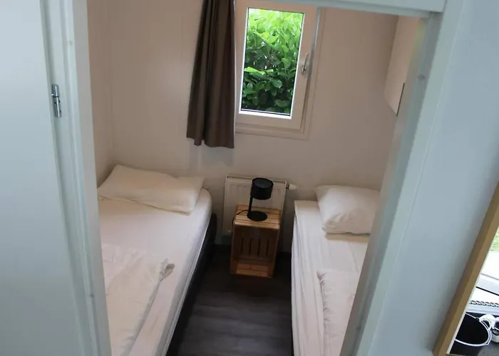 Met Vijverzicht Chalet *