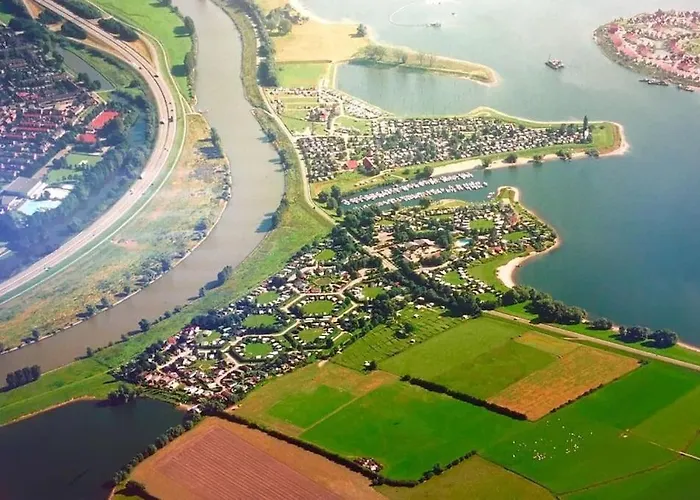 Met Vijverzicht Chalet