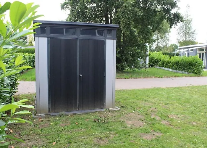 Chalet Met Vijverzicht