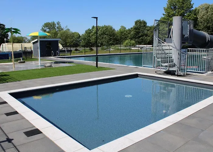 Chalet Met Vijverzicht