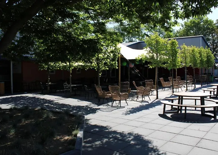 Met Vijverzicht Chalet *