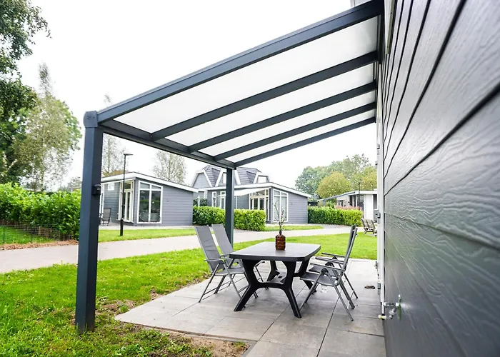 Chalet Met Vijverzicht *