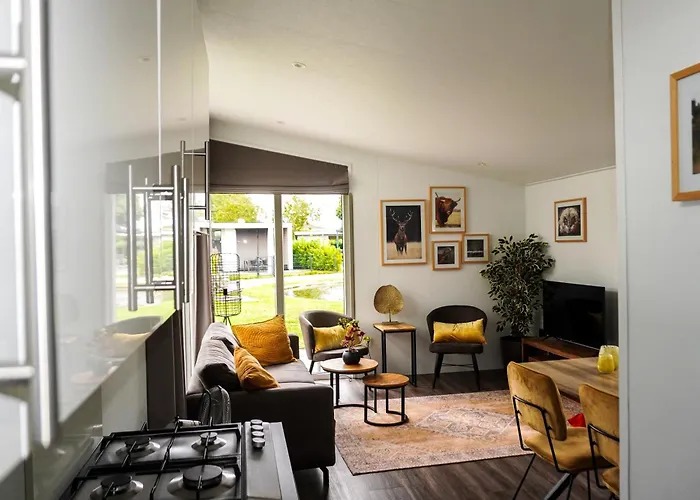 Met Vijverzicht Chalet *