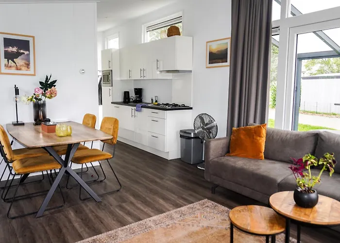 Chalet Met Vijverzicht Lathum