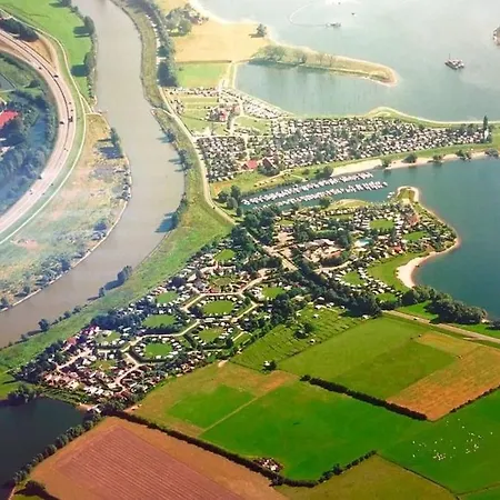 Met Vijverzicht Chalet