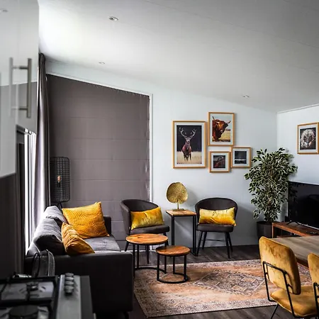 Chalet Met Vijverzicht Lathum