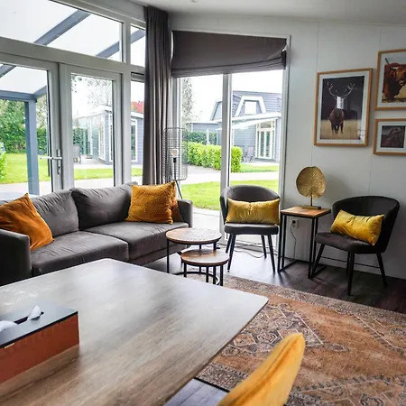 Chalet Met Vijverzicht *